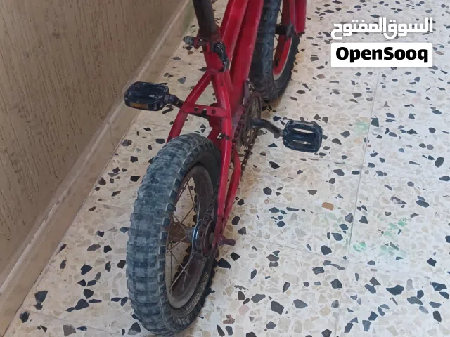 دراجة هوائية اديداس حمراء  عندك العجلة الخلفية تبي تغيير  رقمها  12