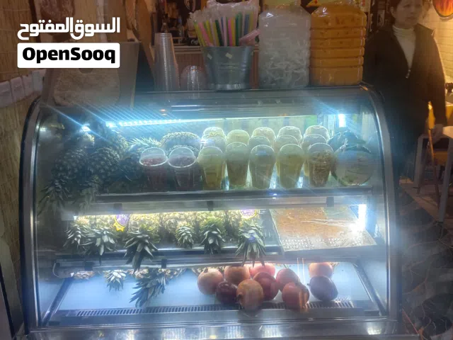 ثلاجة عرض بحاله ممتازه شبه جديده BERJAYA