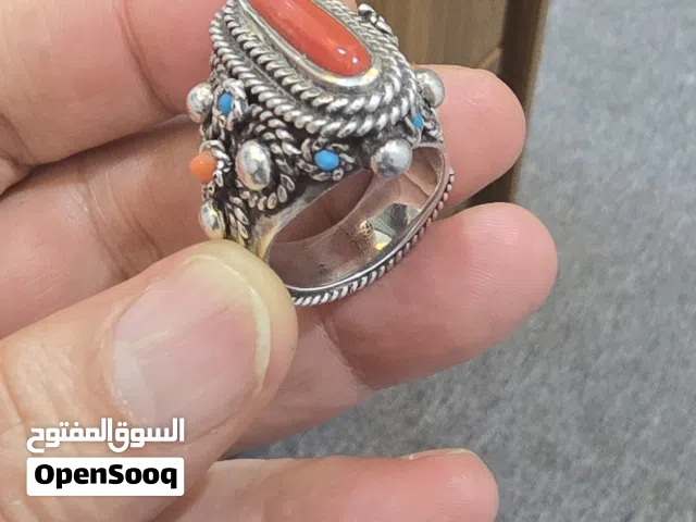 خاتم فضه متوج باحجار كريمه