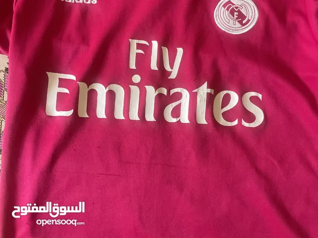 تيشيرت ريال مدريد الوردي (توني كروس) – مقاس أطفال اللاعب: Toni Kroos – رقم وهذ8 و هذا من سنة 2014