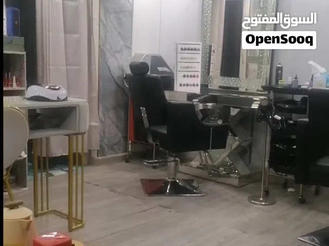 صالون للبيع في منطقة حيوية البيع بداعي عدم التفرغ للراغبين قبل انطلاقة الموسم