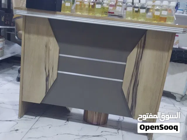 ميز مكتب نضيف