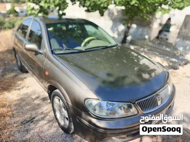 2001 نيسان صني Standard