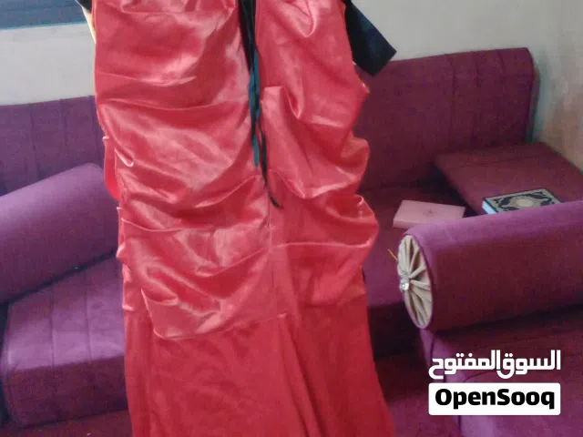 فستان سهرة للبيع مستعمل لبسة واحدة فقط