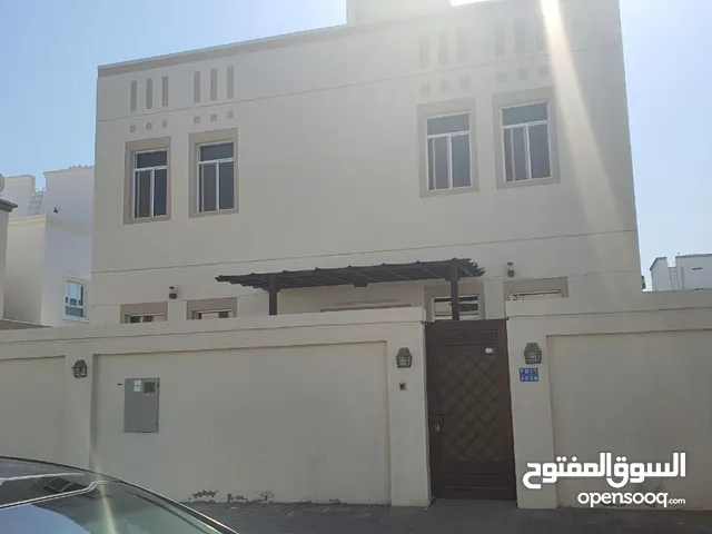 350m2 More than 6 bedrooms Villa for Rent in Muscat Al-Hail