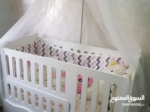 تخت بيبي مع كفر التخت وناموسية وفرشة تخت بيبي مع كفر التخت وناموسية وفرشة