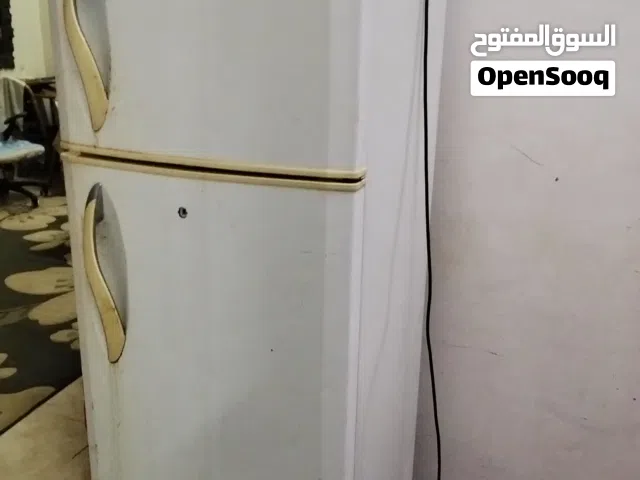 ثلاجة منوسطة الحجم