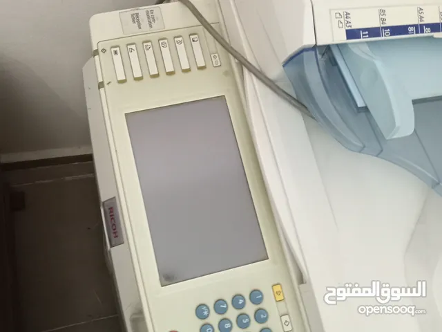 ماكينه تصوير للبيع ريكو استعمال خفيف نوعها ممتاز جدا c2051 ثلاثة درج