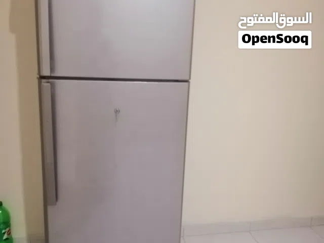 ثلاجة شارب بحالة ممتازة