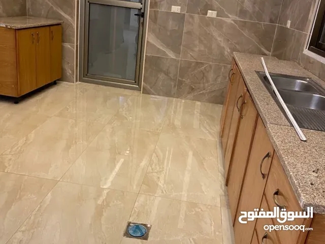 اجزاءمطبخ مكون من خزائن سفلية + مجلى حوضين + فرن غاز يونيفيرسال
