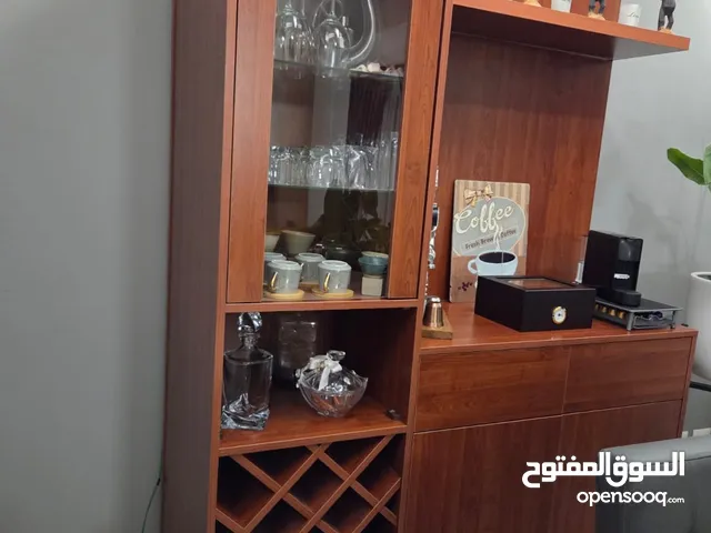 Bar - خزانة صفرة مع جوارير و درف كبس و انارة