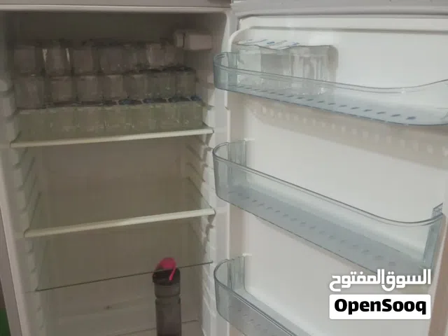 ثلاجة مستعمل نضيف مابيهة عطل حجم وسط