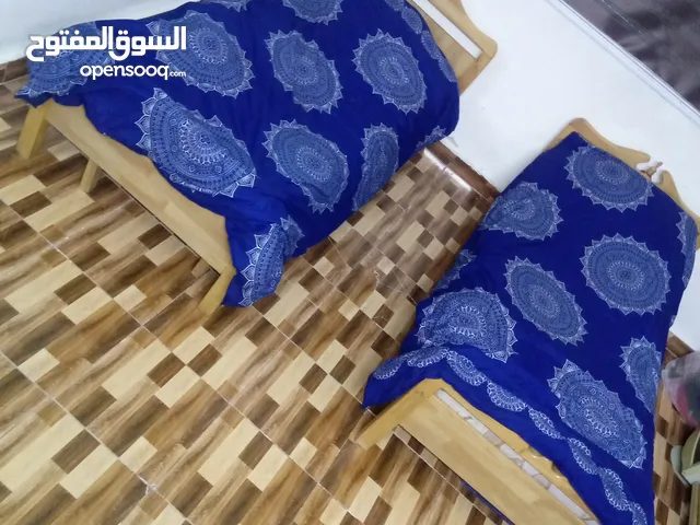 غرفة نوم شبابيه للبيع بحالة ممتازة لا تحتاج لأي نوع من الصيانه