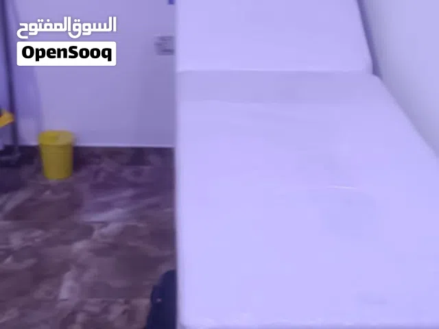 سرير كشف عياده و طاوله طبيه