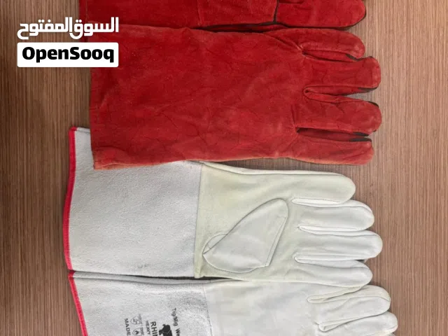 قفازات لحام عالية الجودة متوفرة مع سياب للتجارة. High-quality welding gloves WITH SIYAB TRADING.