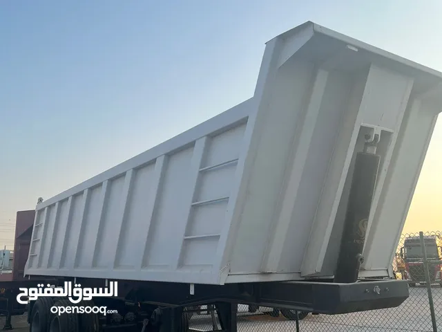 سيارات شاحنات ومعدات ثقيلة قلاب للبيع في الإمارات : للبيع قلاب