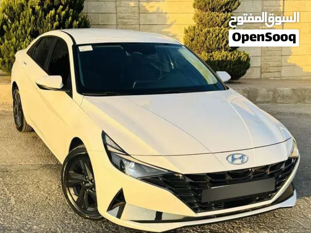 2021 هيونداي افانتي Limited