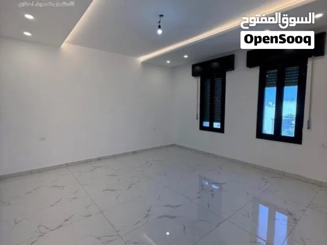 شقق. طريق. الشظ. قريبه من. مطعم. الوليمه.  موقع. إستراتجي. 900 ألف الي مليون300. كاش.