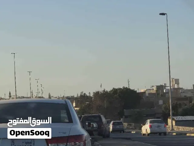 محلات مع ارض على رئيسي تاجوراء الوسط للبيع.. اقرأ الإعلان اكويس