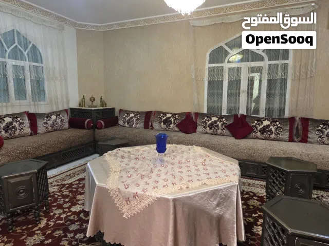 طقم كلاسيكي بخشب قوي جداً