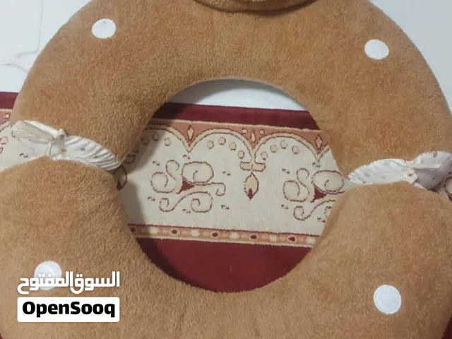 وسادة للطفل يسند عليها ويقعد فيها جديدة