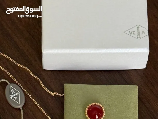 عندي قلادة من Van Cleef & Arpels – Perlée couleurs للبيع اصليه. فان كليف ڤان كليف