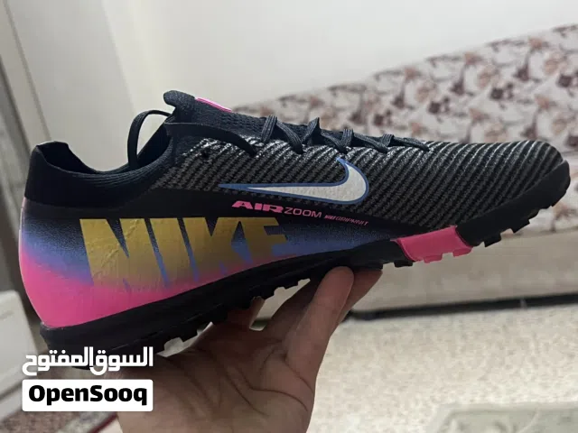 شوزين رياضه  كرة قدم خفاف عاللعب  اجوني بس مجوش علي