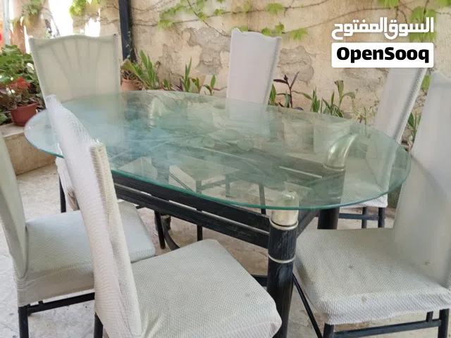 طاولة سفرة مع كراسيها للبيع بسعر مغري