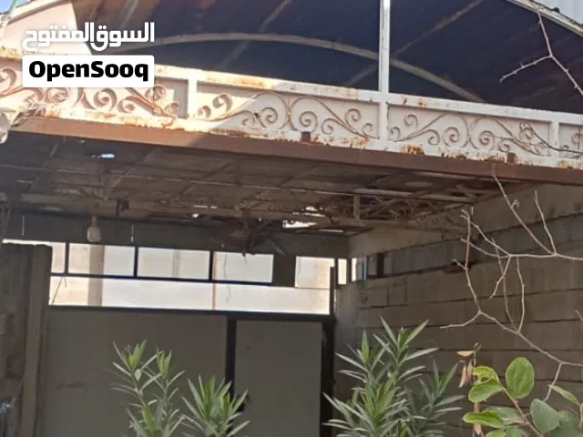 سقيفه + باب سلايت للبيع سقيفه 6 متر في 4 متر وباب سلايت اخو جديد ثلاث متر اريدهن ب650 الف وبيهن مجال