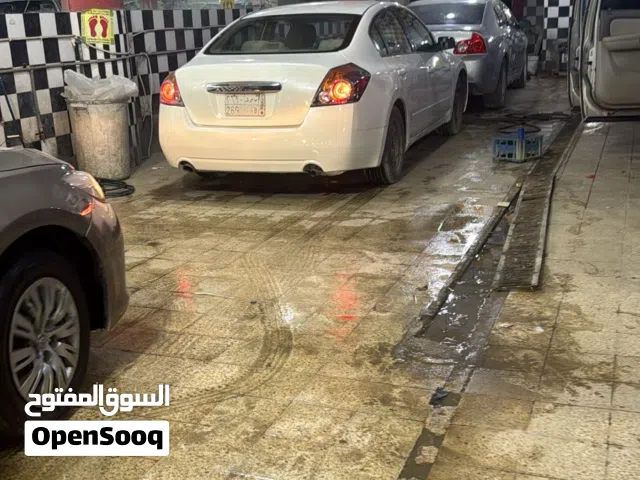2010 نيسان التيما Standard