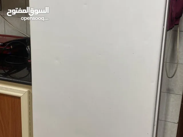 فريزر شغال نظيف بيعه سريعه لأجل السفر