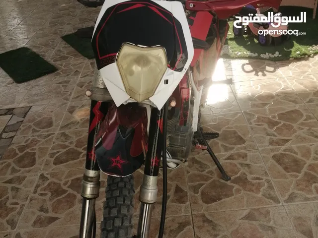 للبيع سوزوكي dr 250 سي سي