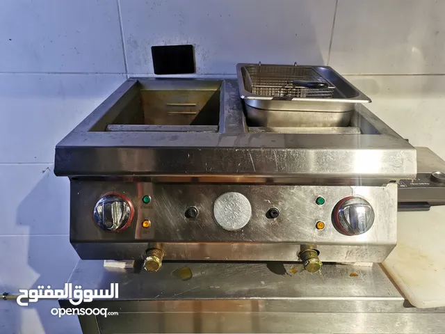 عدة مطعم للبيع بسعر مغري.......... فحص