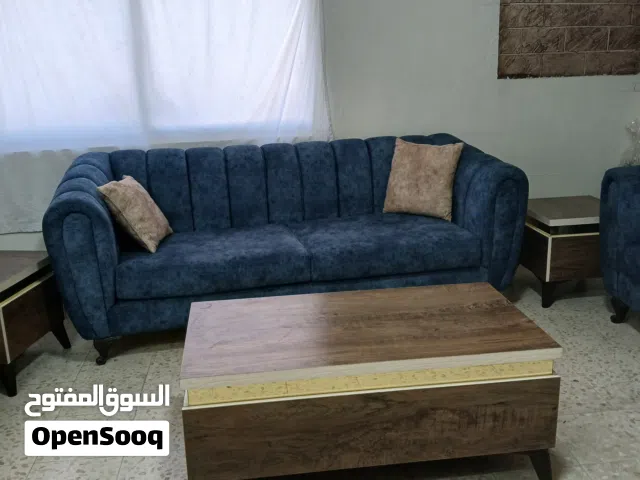 طقم اثاث جديد كنبايتين ومفردين مع طاولات جديده عددهم 3