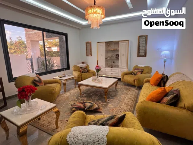 فـيلا 3 طوابق تشـطيب حديث للبيع