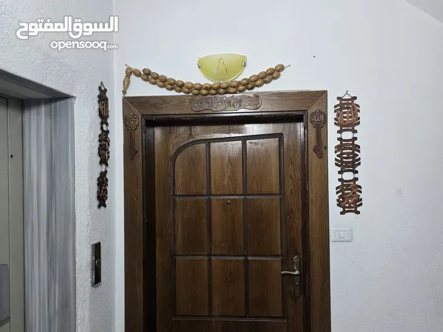 باب رئيسي نظيف