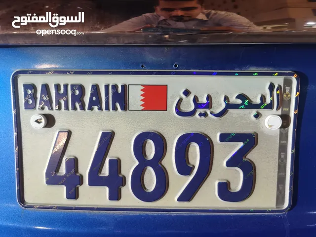 للبيع لوحة برقم خماسي 44893 700 دينار و قابل