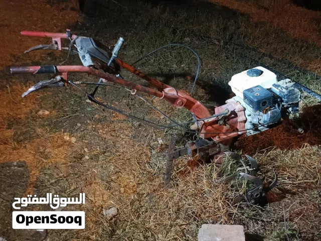 عزاقه لحرث الأماكن الضيقة وتقليم الأشجار والنباتات الضارة