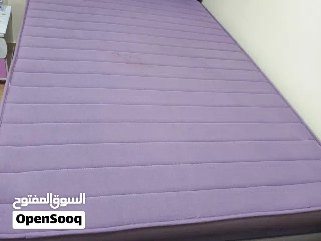 يوجد سرير حطب صناعه بحريني بحاله جدا جدا ممتازة شبه جديدة استعمال فترة قصيرة سعر 35 دينار 4saell 35b