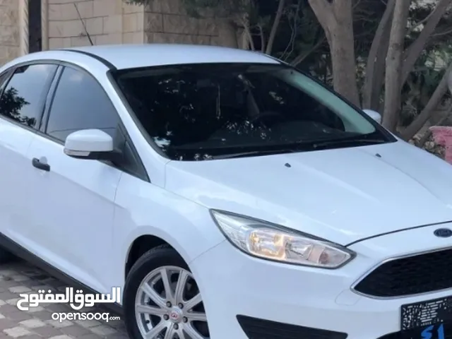 سيارة فورد فوكس 2017 Ford focus 2017 ممتازة يد اولى لون ابيض عاجي.نضيفة.