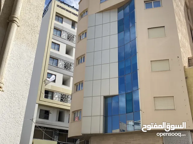 مبنى استثماري تجاري للبيع او الاجار علي الطريق الرئيسي في شارع ميزران موقع ممتاز