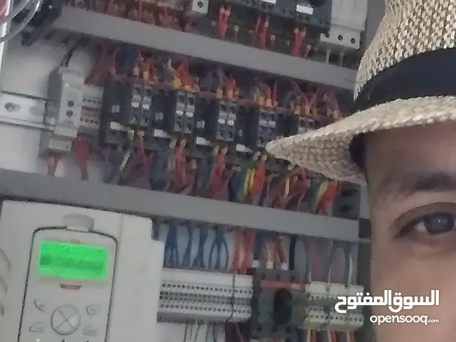 فني كنترول و مبرمج أجهزة تحكم كهربائية