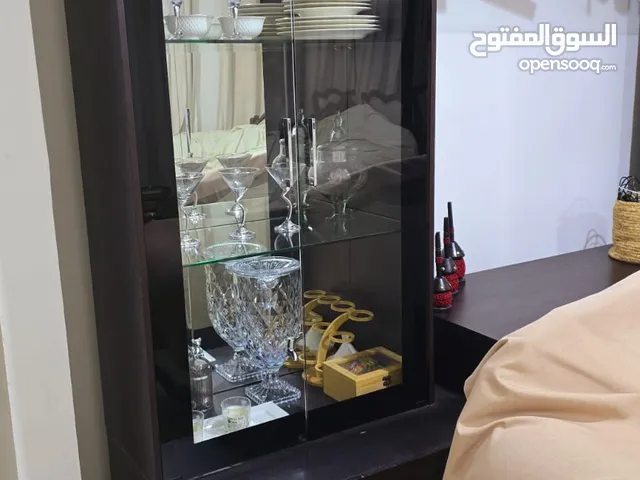بوفيه او وحده تلفزيون لشاشه 65 بوصه تفصيل من ايكيا بحاله ممتازه