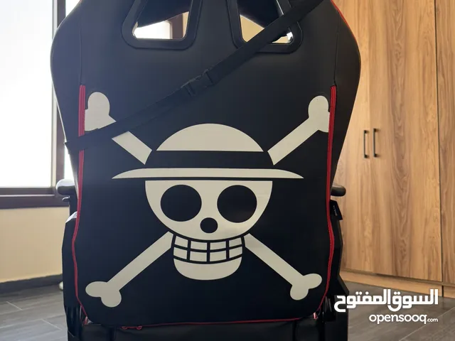 كرسي جيـمنج عليه طباعة لوفي