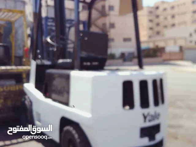 رافعه شوكيه ديزل حموله 2 طن ونص فحص كامل ثلاث وصلات جاك وسط