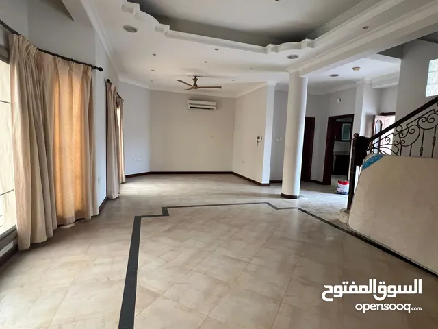 Villa in a compound for rent in Hidd