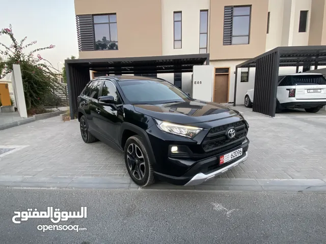 تويوتا راف فور خليجي الفطيم ادفنشر فل جديدة جداً بحالة الوكالة