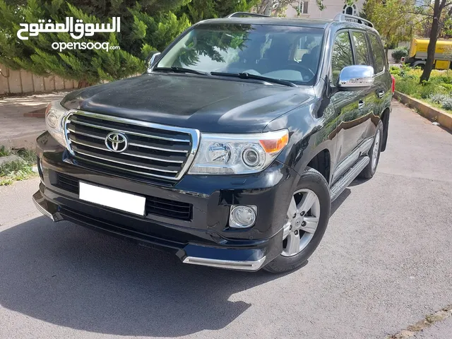 للبيع تويوتا لاندكروزر 2015 لون اسود V8 مالك أول