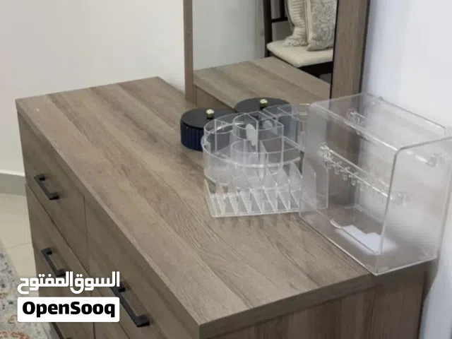 تسريحة + خزاين سرير في حالة ممتازة