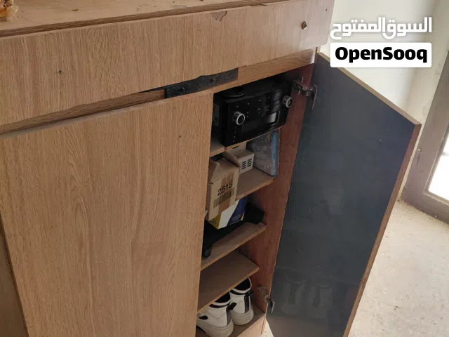 مورس 6 مقاعد+ طاولة سفره6 مقاعد+ كولر حامي بارد + كوميدينات ثنتين+تواليت تسريحه+بوفيه احذيه +جلاية